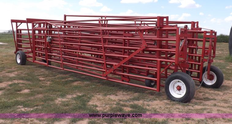 image for item I7612 Diamond W 840162 portable corral system