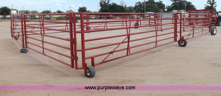 image for item I7612 Diamond W 840162 portable corral system
