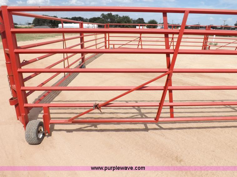 image for item I7612 Diamond W 840162 portable corral system