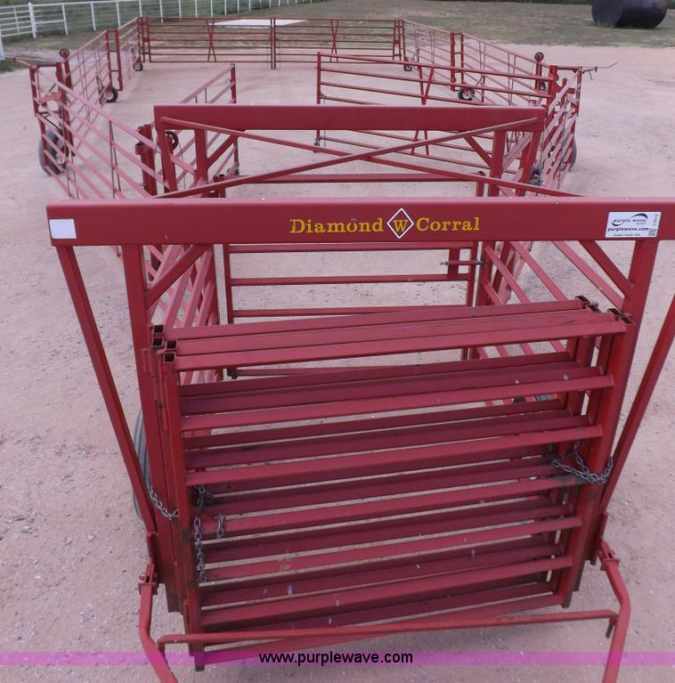 image for item I7612 Diamond W 840162 portable corral system