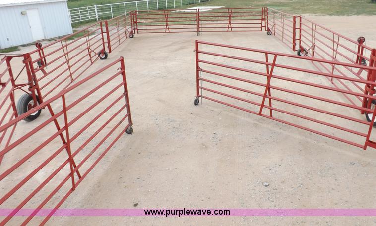 image for item I7612 Diamond W 840162 portable corral system