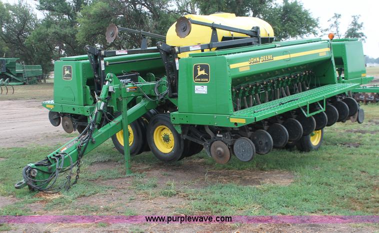 image for item I8062 2004 John Deere 455 grain drill