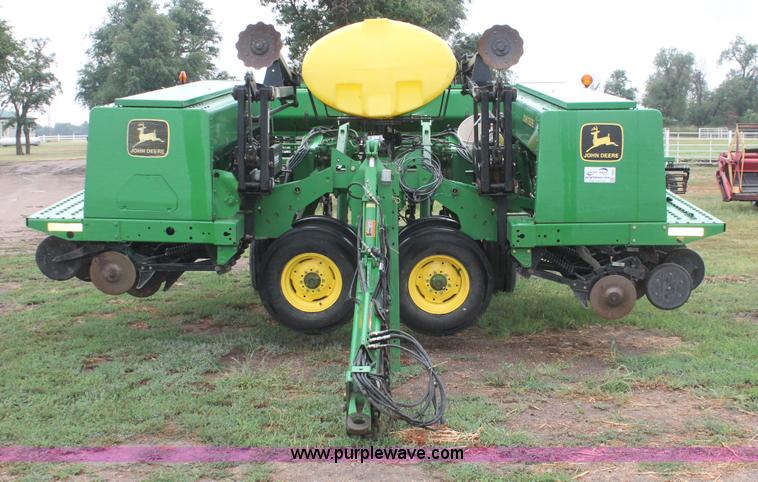 image for item I8062 2004 John Deere 455 grain drill