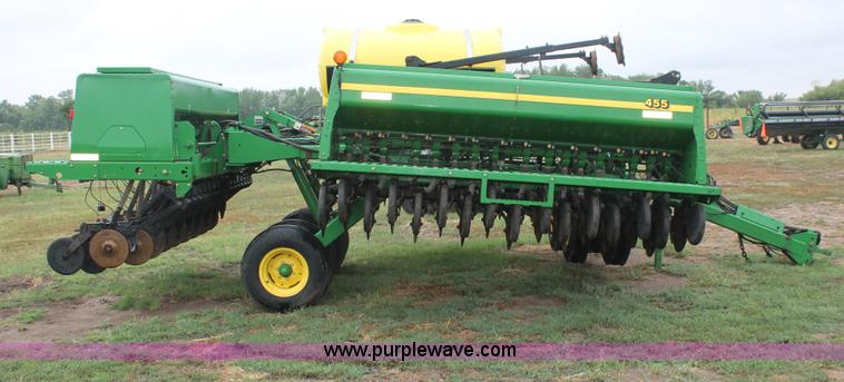 image for item I8062 2004 John Deere 455 grain drill
