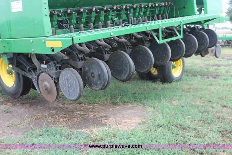 image for item I8062 2004 John Deere 455 grain drill