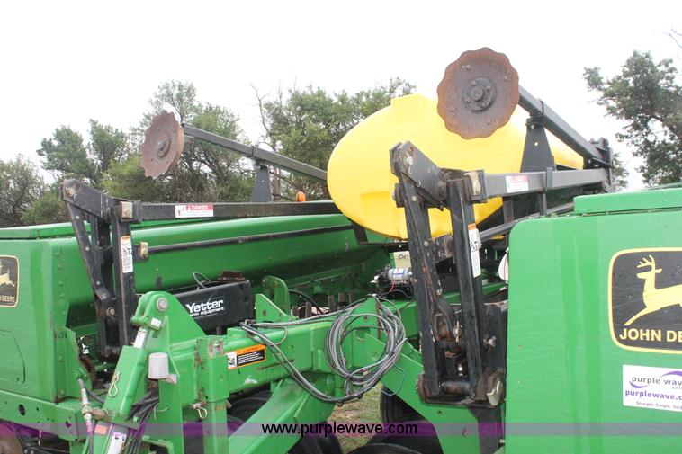 image for item I8062 2004 John Deere 455 grain drill