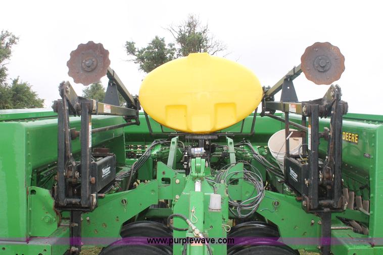 image for item I8062 2004 John Deere 455 grain drill