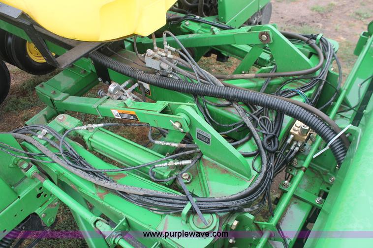 image for item I8062 2004 John Deere 455 grain drill