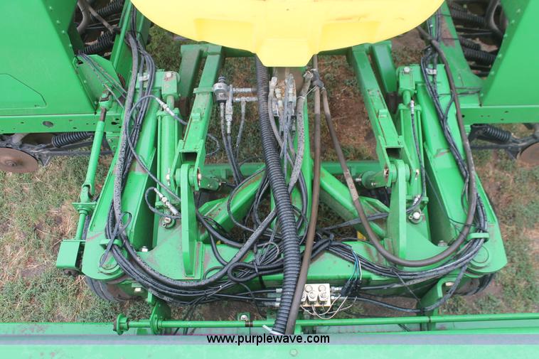 image for item I8062 2004 John Deere 455 grain drill