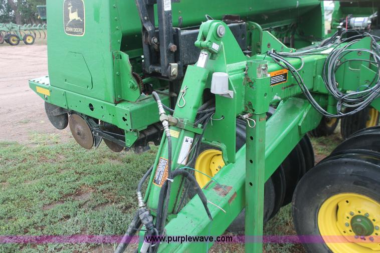 image for item I8062 2004 John Deere 455 grain drill