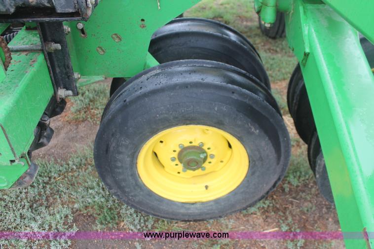image for item I8062 2004 John Deere 455 grain drill
