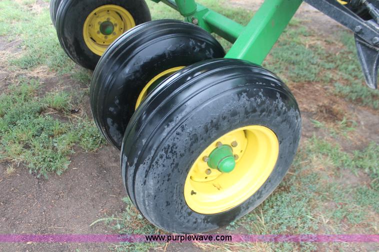 image for item I8062 2004 John Deere 455 grain drill
