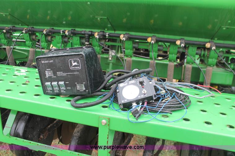image for item I8062 2004 John Deere 455 grain drill