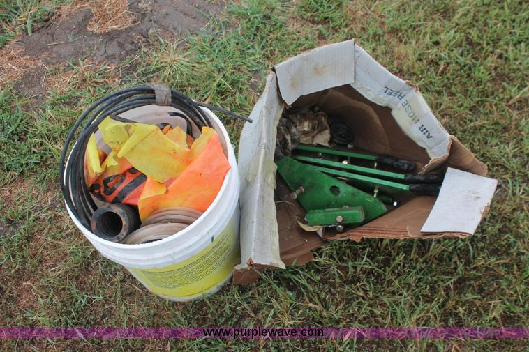 image for item I8062 2004 John Deere 455 grain drill