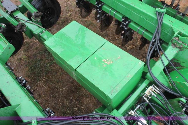 image for item I8070 Great Plains Solid Stand 30 folding no-till drill