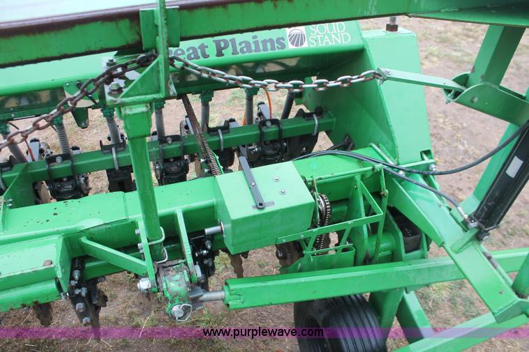 image for item I8070 Great Plains Solid Stand 30 folding no-till drill
