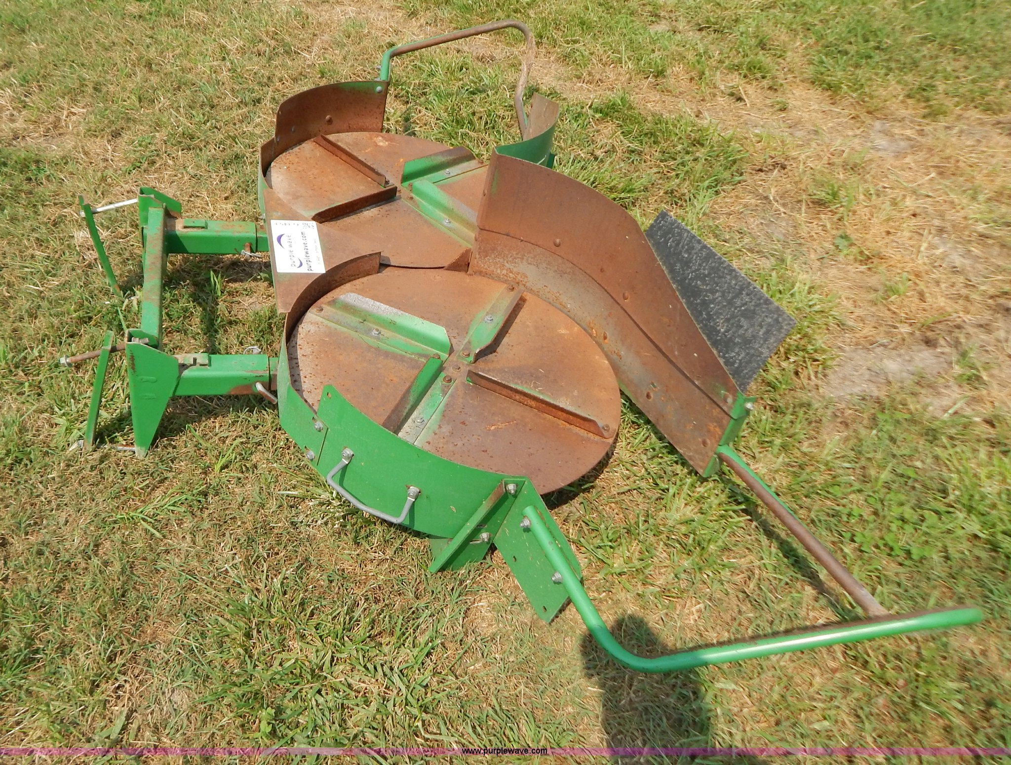 Chaff spreader in Verona, MO Item G3453 sold Purple Wave