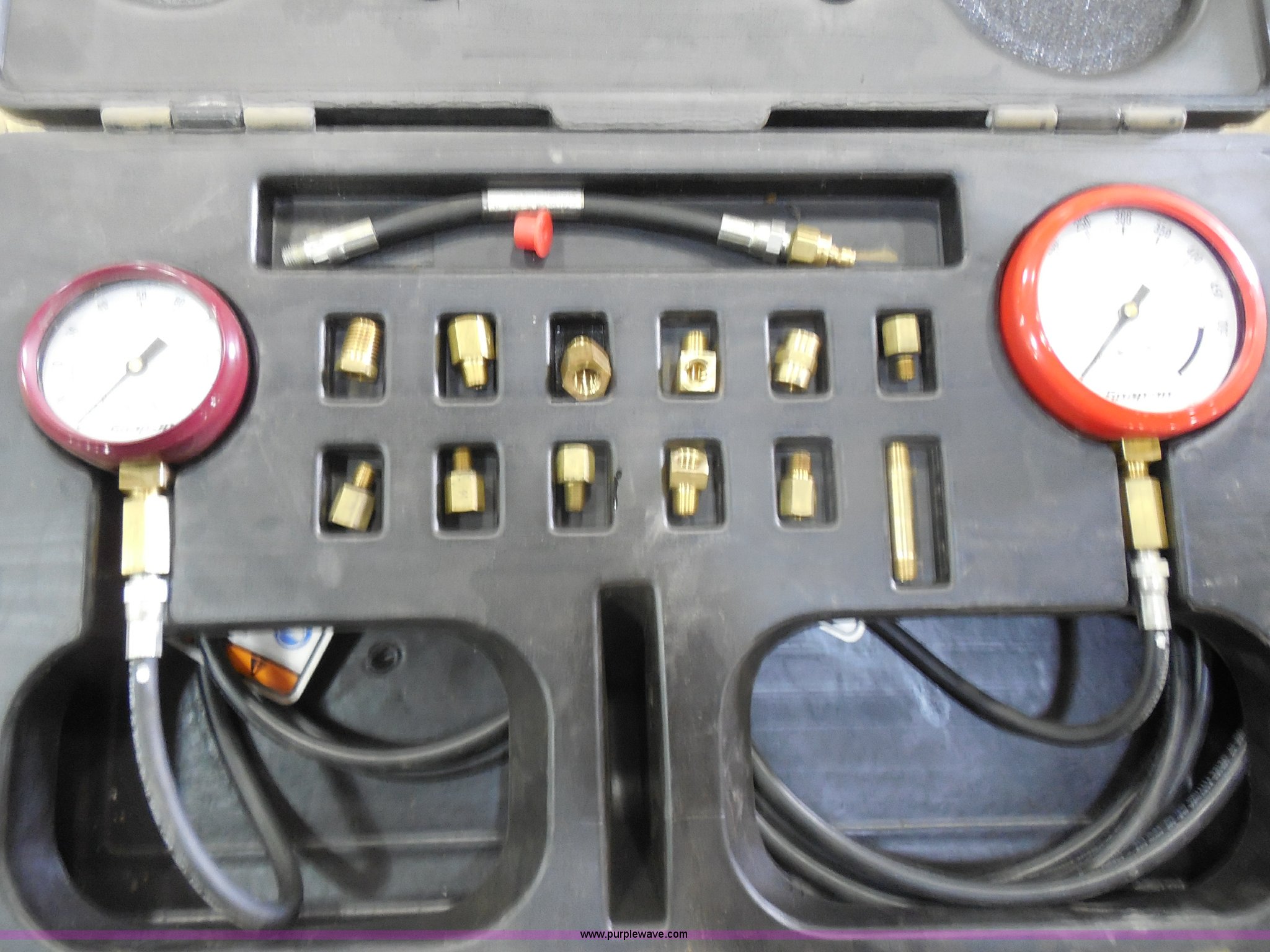 Snap On automatic transmission pressure gauge set in Pipestone, MN Item I1443 sold Purple Wave