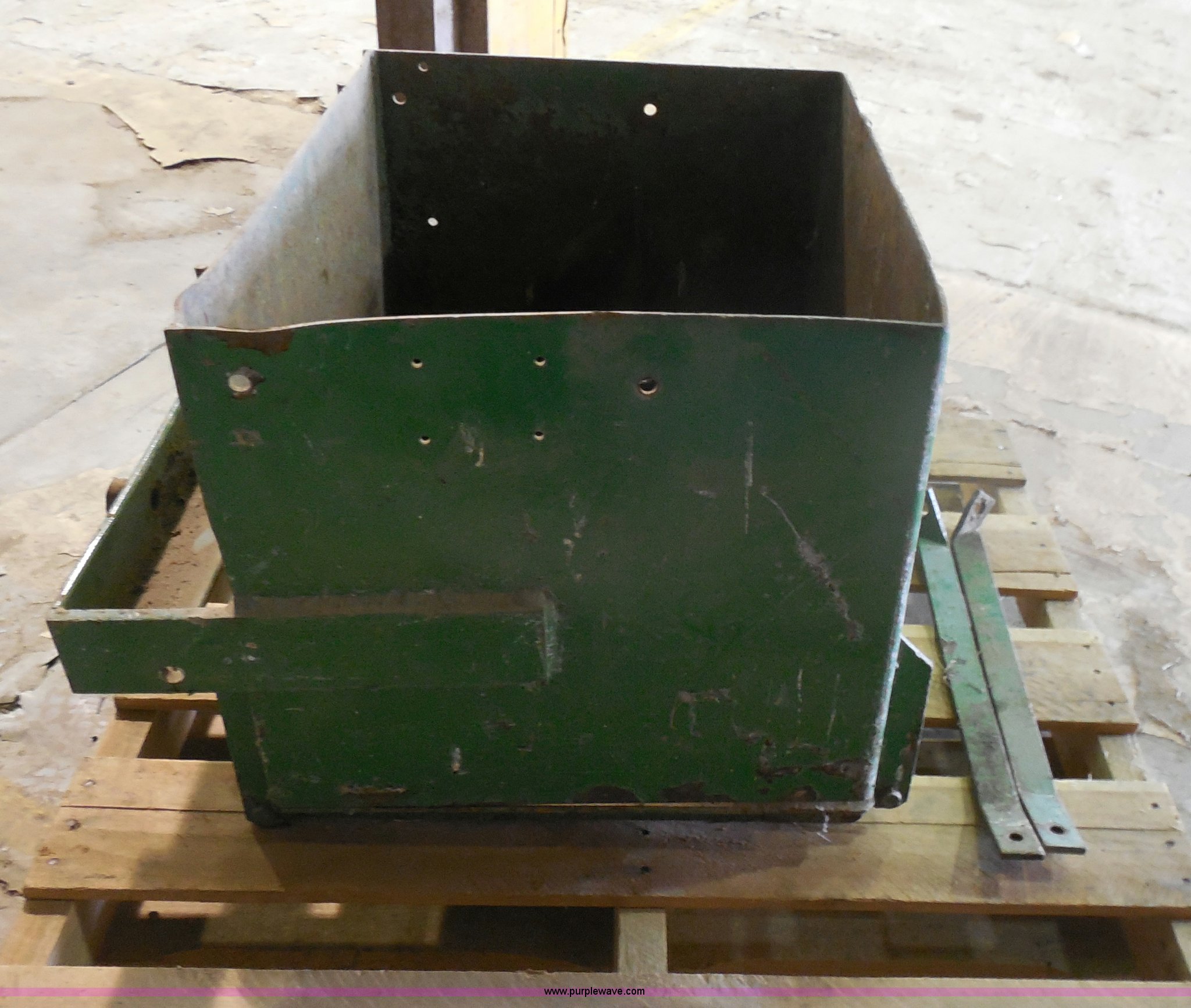 John Deere rock box tractor in Pipestone, MN Item I1450 sold Purple