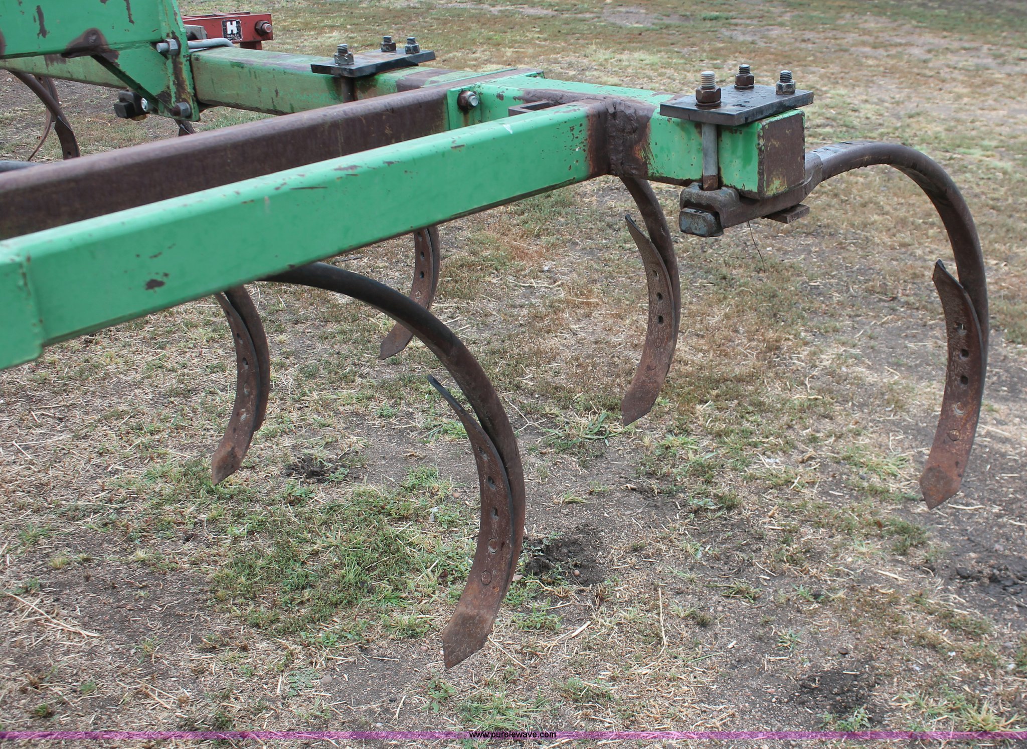 John Deere 714 chisel plow in Kinsley, KS | Item I8051 sold | Purple Wave