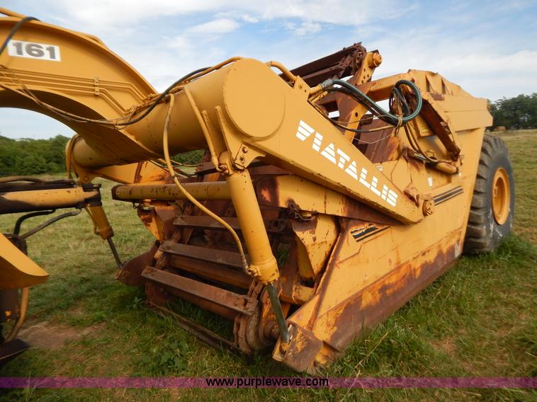 image for item B5813 1978 Fiat-Allis 161 elevating scraper