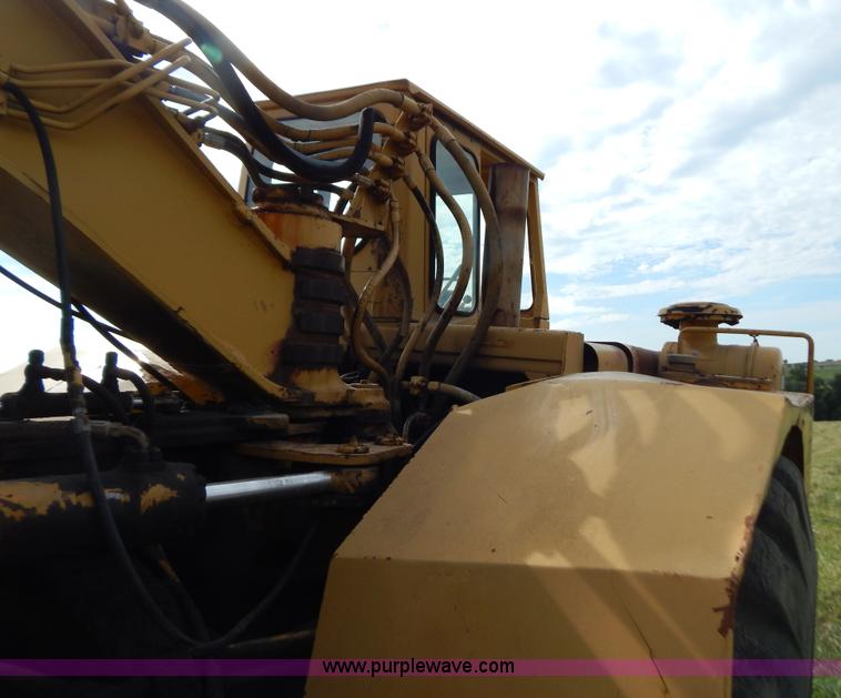 image for item B5813 1978 Fiat-Allis 161 elevating scraper