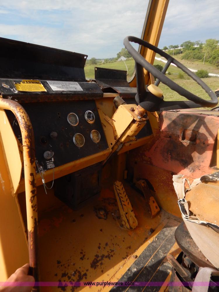 image for item B5813 1978 Fiat-Allis 161 elevating scraper