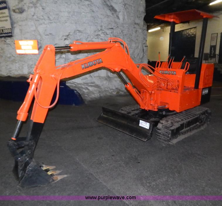 image for item B5822 Kubota KH8 compact excavator