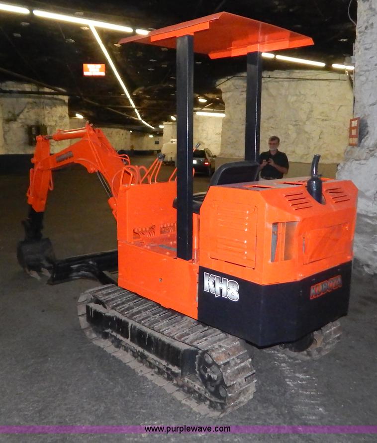 image for item B5822 Kubota KH8 compact excavator