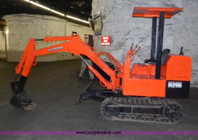 image for item B5822 Kubota KH8 compact excavator