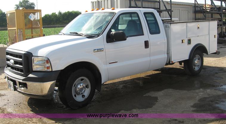 image for item B6426 2006 Ford F250 Super Duty XL SuperCab service truck