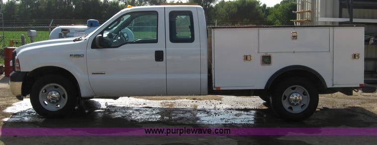 image for item B6426 2006 Ford F250 Super Duty XL SuperCab service truck