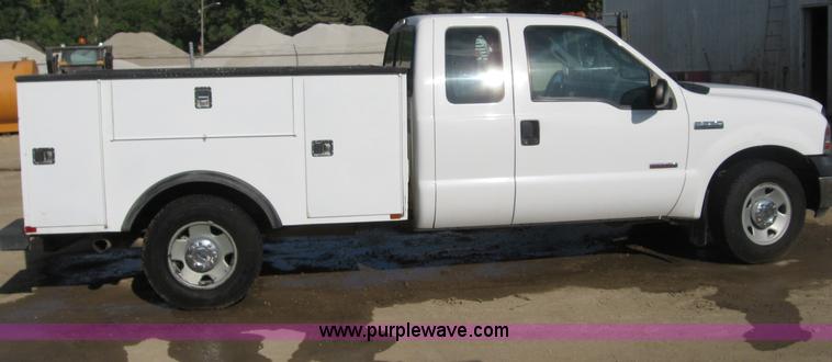 image for item B6426 2006 Ford F250 Super Duty XL SuperCab service truck