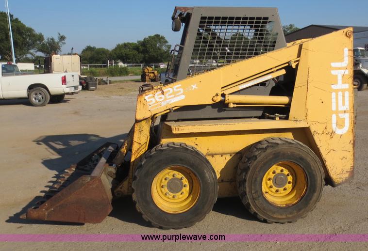 image for item D5948 1995 Gehl SL5625 skid steer