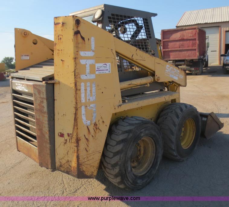 image for item D5948 1995 Gehl SL5625 skid steer