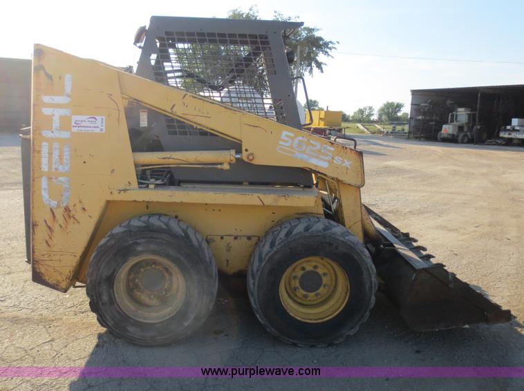 image for item D5948 1995 Gehl SL5625 skid steer