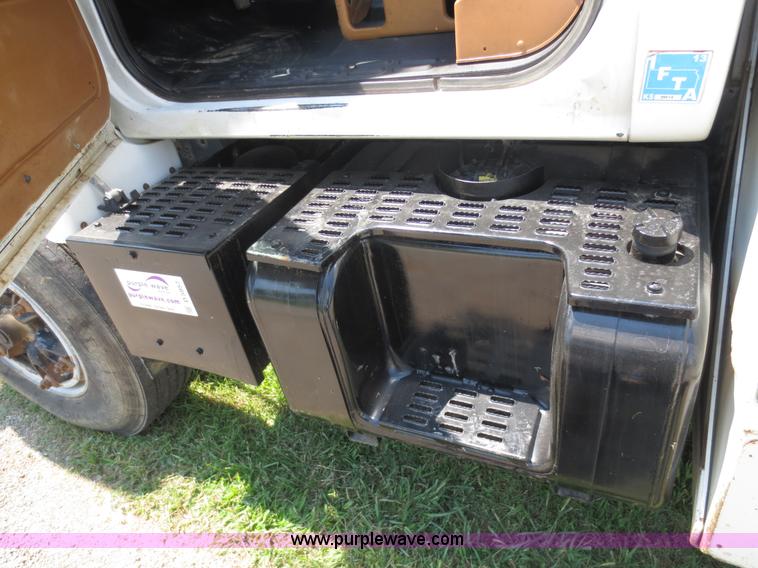 image for item D5957 1994 GMC TopKick service truck