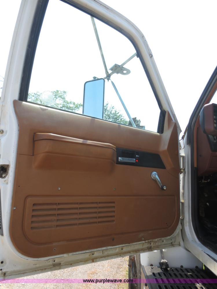 image for item D5957 1994 GMC TopKick service truck