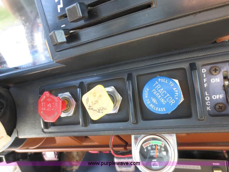 image for item D5957 1994 GMC TopKick service truck