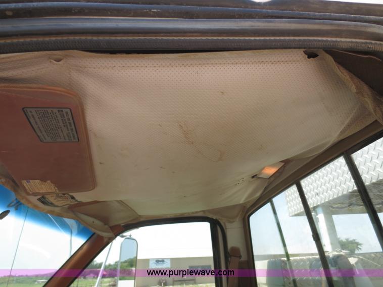 image for item D5957 1994 GMC TopKick service truck