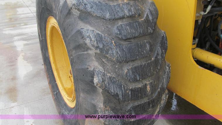 image for item E3937 1999 John Deere 624H loader