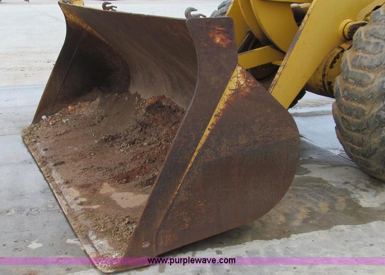 image for item E3937 1999 John Deere 624H loader