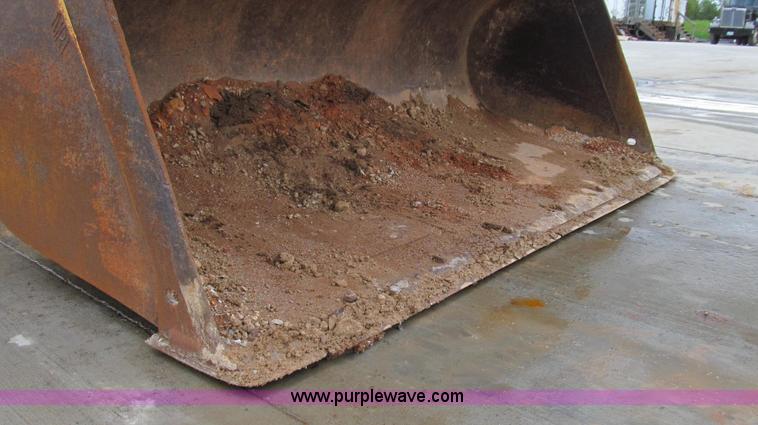 image for item E3937 1999 John Deere 624H loader