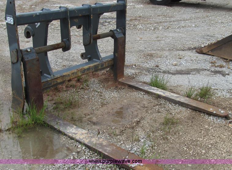 image for item E3937 1999 John Deere 624H loader