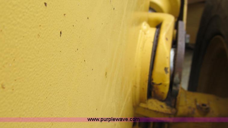 image for item E3937 1999 John Deere 624H loader