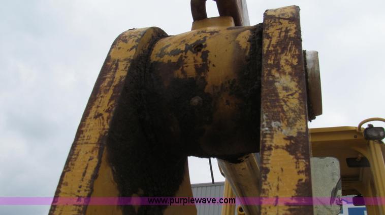 image for item E3937 1999 John Deere 624H loader