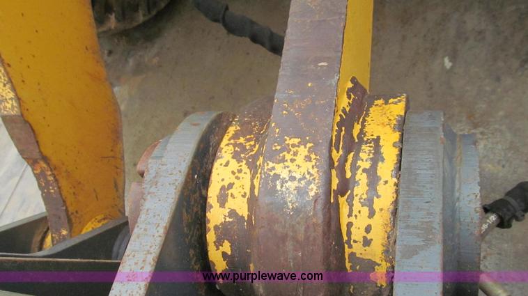 image for item E3937 1999 John Deere 624H loader