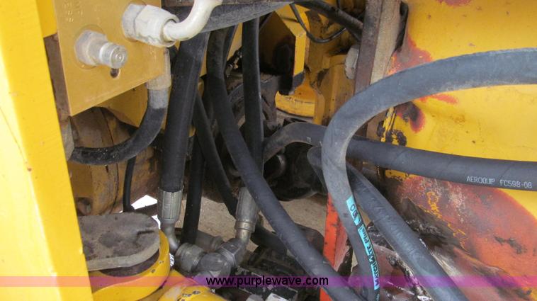 image for item E3937 1999 John Deere 624H loader