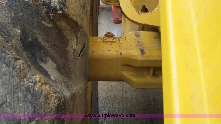 image for item E3937 1999 John Deere 624H loader