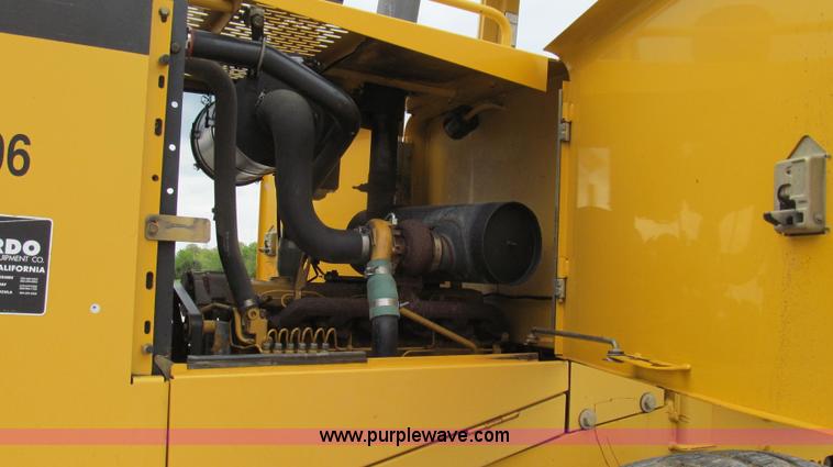 image for item E3937 1999 John Deere 624H loader